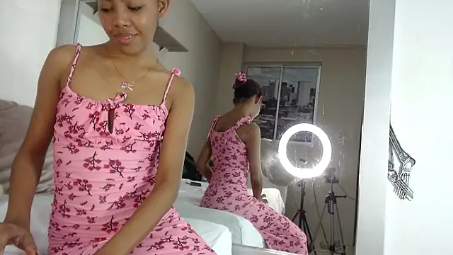 Snapshot of willow_smitt chatting on November 9, 12:58 pm willow smitt online show from November 9, 12:58 pm