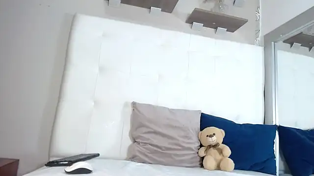 Snapshot of willow_smitt chatting on November 10, 12:48 pm willow smitt online show from November 10, 12:48 pm