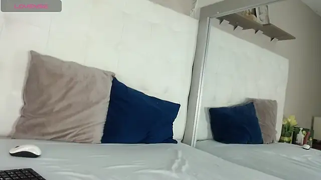 Snapshot of willow_smitt chatting on November 24, 1:11 pm willow smitt online show from November 24, 1:11 pm