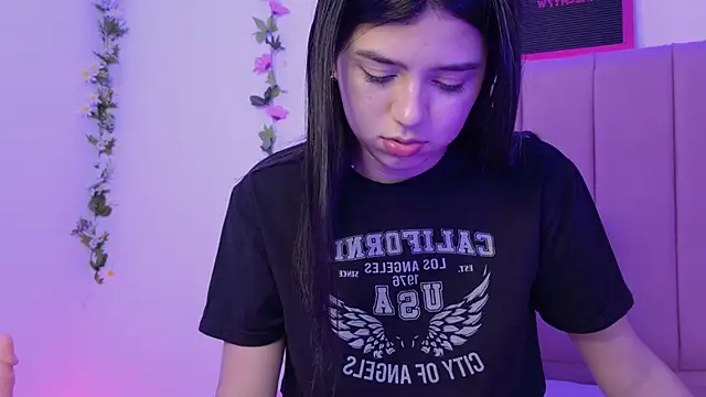 Snapshot of eva_sin18 chatting on March 14, 3:15 am eva sin18 online show from March 14, 3:15 am