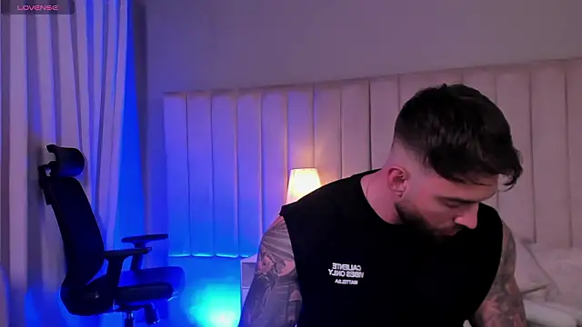 Snapshot of OLIVER_COLT chatting on March 21, 2:16 am OLIVER COLT online show from March 21, 2:16 am