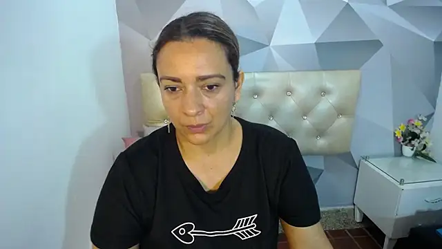 Milf-Prettyboobs online show from November 18, 10:52 am