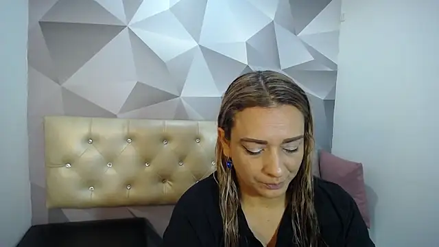 Snapshot of Milf-Prettyboobs chatting on December 14, 10:42 am Milf-Prettyboobs online show from December 14, 10:42 am