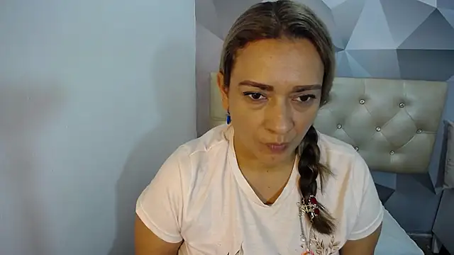 Snapshot of Milf-Prettyboobs chatting on December 15, 6:23 pm Milf-Prettyboobs online show from December 15, 6:23 pm