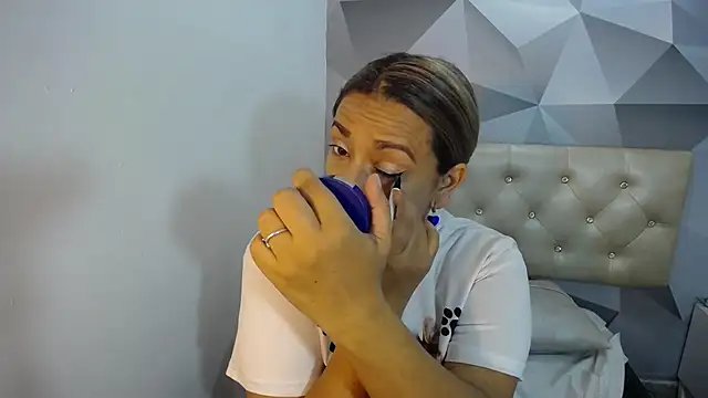 Snapshot of Milf-Prettyboobs chatting on December 16, 10:53 am Milf-Prettyboobs online show from December 16, 10:53 am