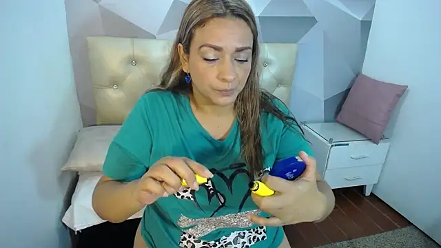 Snapshot of Milf-Prettyboobs chatting on December 18, 10:54 am Milf-Prettyboobs online show from December 18, 10:54 am