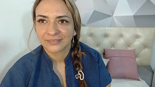 Snapshot of Milf-Prettyboobs chatting on January 13, 5:51 pm Milf-Prettyboobs online show from January 13, 5:51 pm