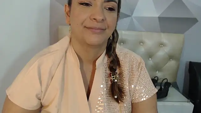 Snapshot of Milf-Prettyboobs chatting on February 5, 10:53 am Milf-Prettyboobs online show from February 5, 10:53 am