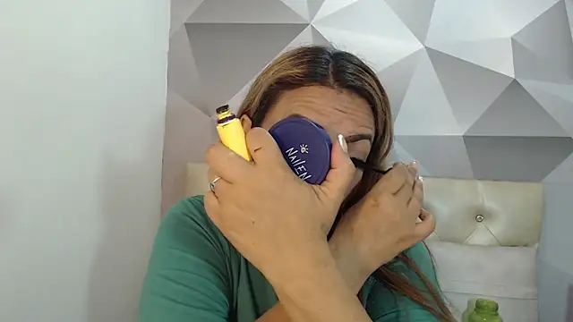 Snapshot of Milf-Prettyboobs chatting on February 10, 10:52 am Milf-Prettyboobs online show from February 10, 10:52 am