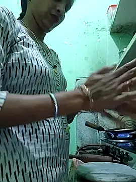 Hotty-Nidhi online show from March 17, 4:43 pm