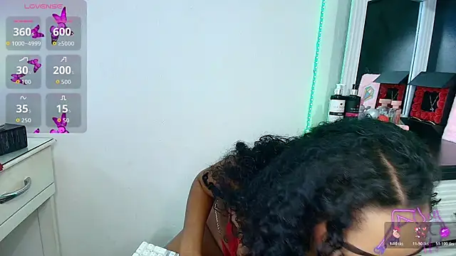 Snapshot of charlotte_walker1 chatting on December 2, 10:27 pm charlotte walker1 online show from December 2, 10:27 pm