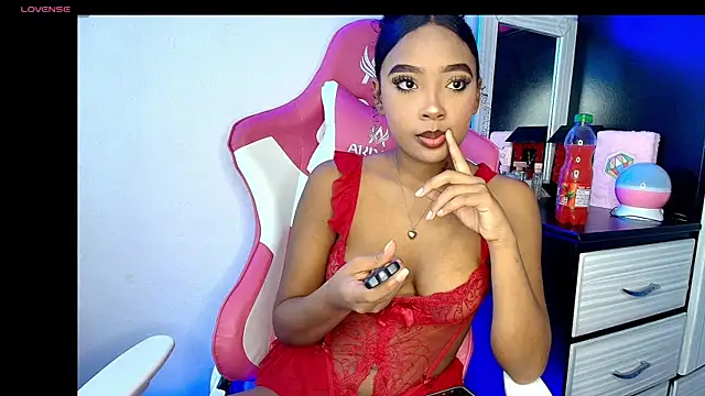 Snapshot of charlotte_walker1 chatting on December 3, 7:12 pm charlotte walker1 online show from December 3, 7:12 pm