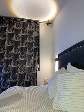 Snapshot of Lilith_Thompson chatting on October 16, 4:24 am Lilith Thompson online show from October 16, 4:24 am