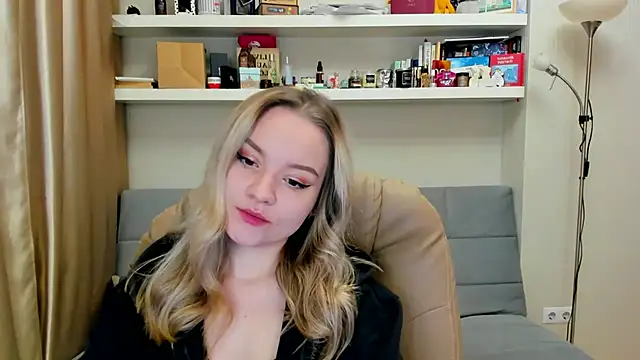 Snapshot of Kara_Smith_ chatting on December 12, 11:03 pm Kara Smith online show from December 12, 11:03 pm