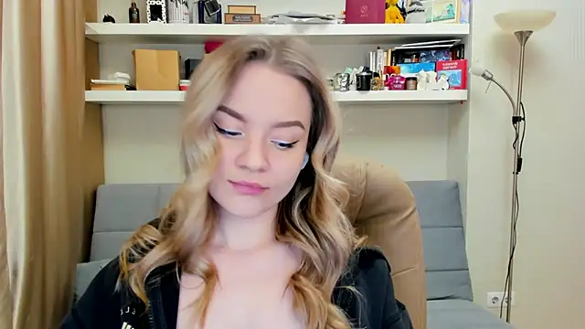 Snapshot of Kara_Smith_ chatting on February 7, 11:45 pm Kara Smith online show from February 7, 11:45 pm