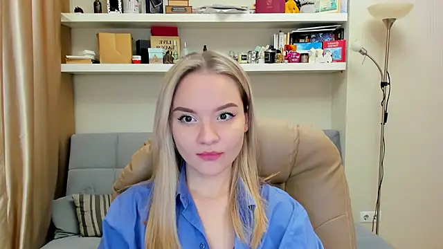 Snapshot of Kara_Smith_ chatting on February 16, 1:36 am Kara Smith online show from February 16, 1:36 am