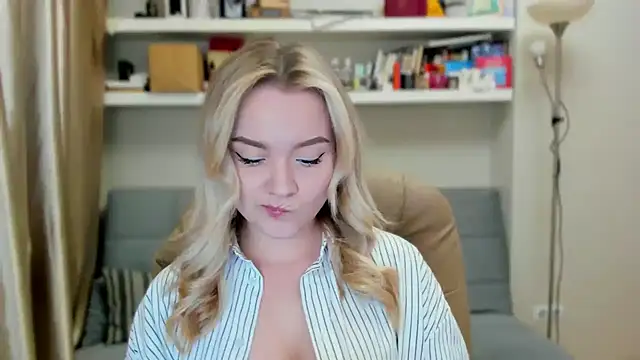 Snapshot of Kara_Smith_ chatting on September 19, 10:54 pm Kara Smith online show from September 19, 10:54 pm