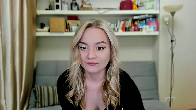 Snapshot of Kara_Smith_ chatting on October 1, 10:38 pm Kara Smith online show from October 1, 10:38 pm