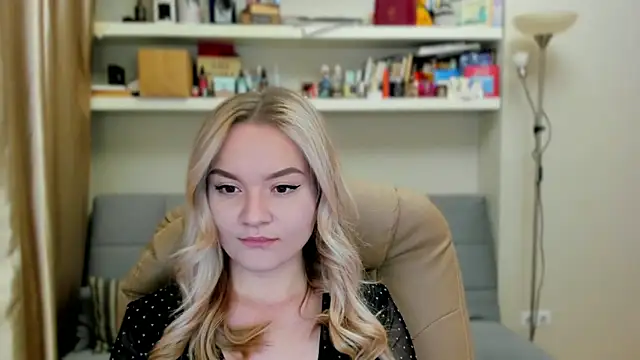 Snapshot of Kara_Smith_ chatting on October 17, 11:18 pm Kara Smith online show from October 17, 11:18 pm