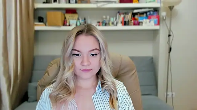 Snapshot of Kara_Smith_ chatting on November 9, 10:30 pm Kara Smith online show from November 9, 10:30 pm