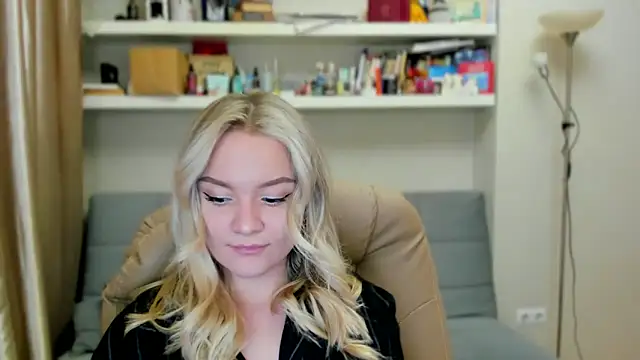 Snapshot of Kara_Smith_ chatting on December 3, 11:58 pm Kara Smith online show from December 3, 11:58 pm