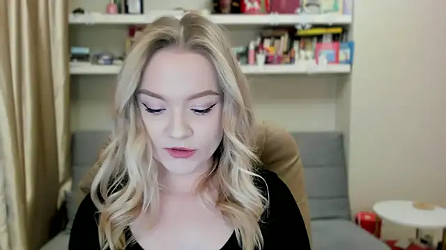 Kara Smith  online show from February 21, 11:50 pm