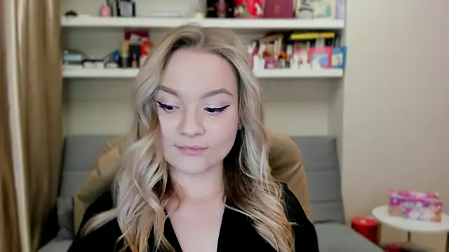 Kara Smith  online show from March 29, 10:32 pm