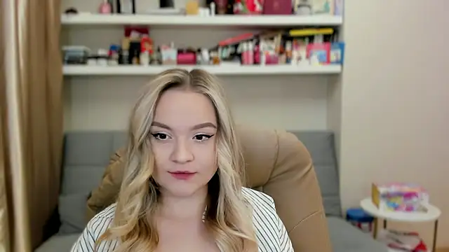 Kara Smith  online show from June 26, 11:20 pm