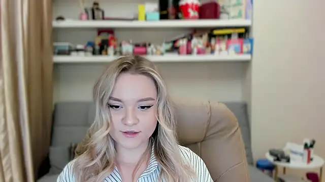 Kara Smith  online show from July 12, 11:18 pm