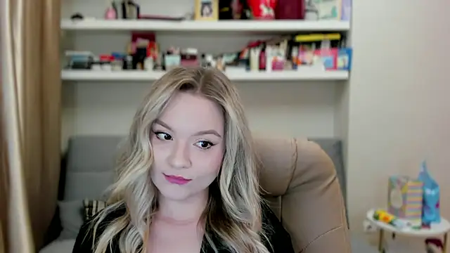 Kara Smith  online show from August 9, 9:53 pm