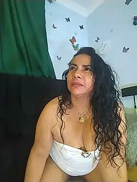 Snapshot of AlexaNovoa_ chatting on June 5, 1:45 am AlexaNovoa online show from June 5, 1:45 am