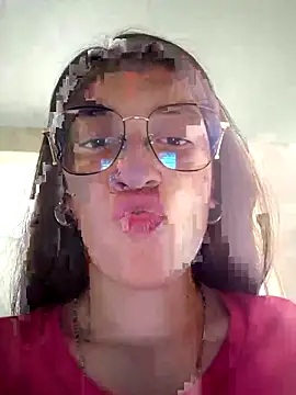 Snapshot of HOLY_DOLL chatting on October 8, 8:06 pm HOLY DOLL online show from October 8, 8:06 pm