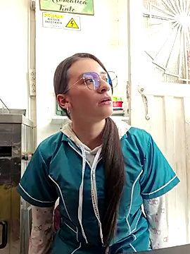 Snapshot of HOLY_DOLL chatting on November 4, 7:35 pm HOLY DOLL online show from November 4, 7:35 pm