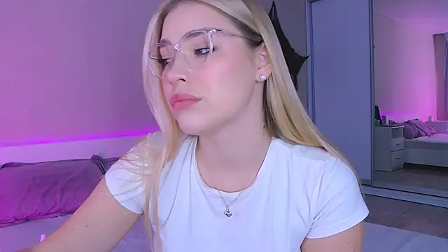 Snapshot of DIANAxxxDIAMOND chatting on October 29, 10:06 am DIANAxxxDIAMOND online show from October 29, 10:06 am