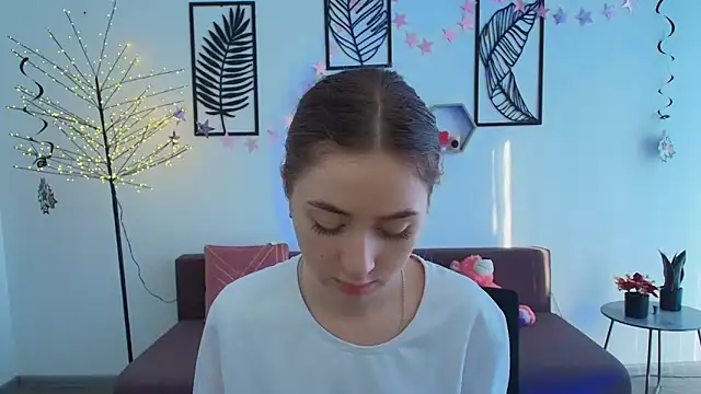 Snapshot of LilyHaart chatting on March 23, 6:37 am LilyHaart online show from March 23, 6:37 am