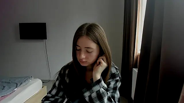 Snapshot of LilyHaart chatting on November 17, 7:58 am LilyHaart online show from November 17, 7:58 am