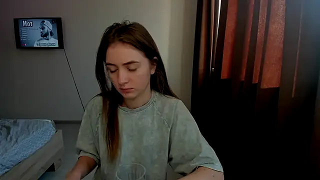 Snapshot of LilyHaart chatting on December 16, 6:40 am LilyHaart online show from December 16, 6:40 am