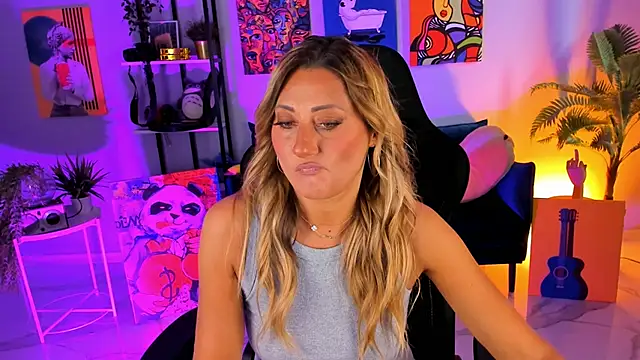 SarahAlluring online show from September 24, 12:30 pm