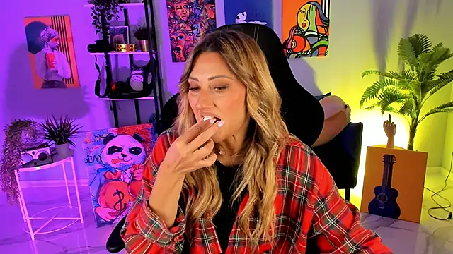 SarahAlluring online show from September 26, 12:09 pm