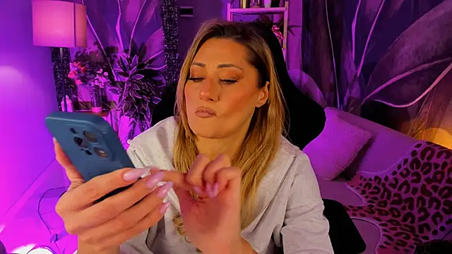 SarahAlluring online show from November 20, 12:27 pm