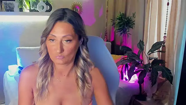 SarahAlluring online show from June 15, 3:03 pm
