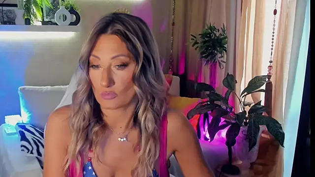 SarahAlluring online show from June 29, 7:25 am