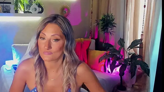SarahAlluring online show from July 3, 8:21 am