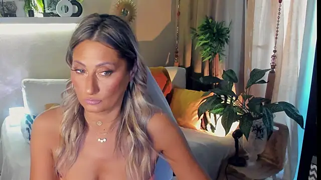 SarahAlluring online show from July 14, 1:50 pm