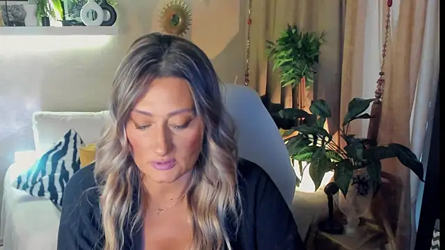 SarahAlluring online show from July 17, 1:51 pm