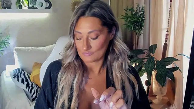 SarahAlluring online show from July 31, 7:19 am