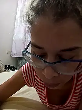 Snapshot of Sexi_girl29 chatting on February 5, 2:27 am Sexi girl29 online show from February 5, 2:27 am