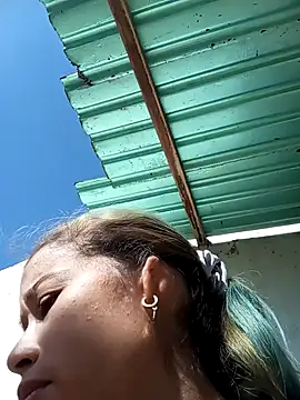 Snapshot of Sexi_girl29 chatting on February 6, 1:25 pm Sexi girl29 online show from February 6, 1:25 pm