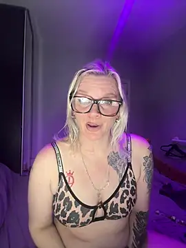 Curvy-Cleo online show from February 11, 9:09 pm