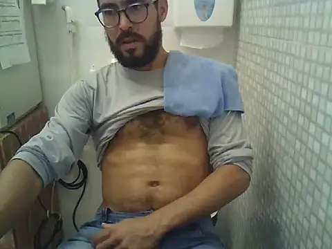 Snapshot of pdasgyn chatting on November 17, 12:44 pm pdasgyn online show from November 17, 12:44 pm